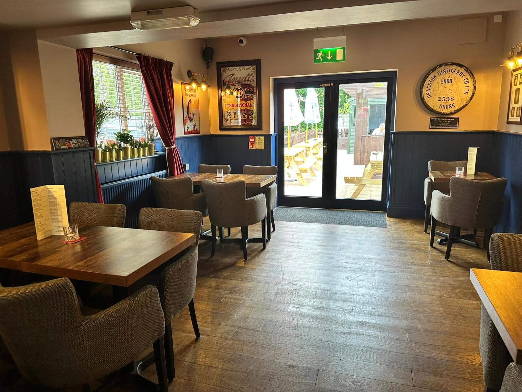 The Prince Albert Pub & Hotel Windsor Bagian luar foto