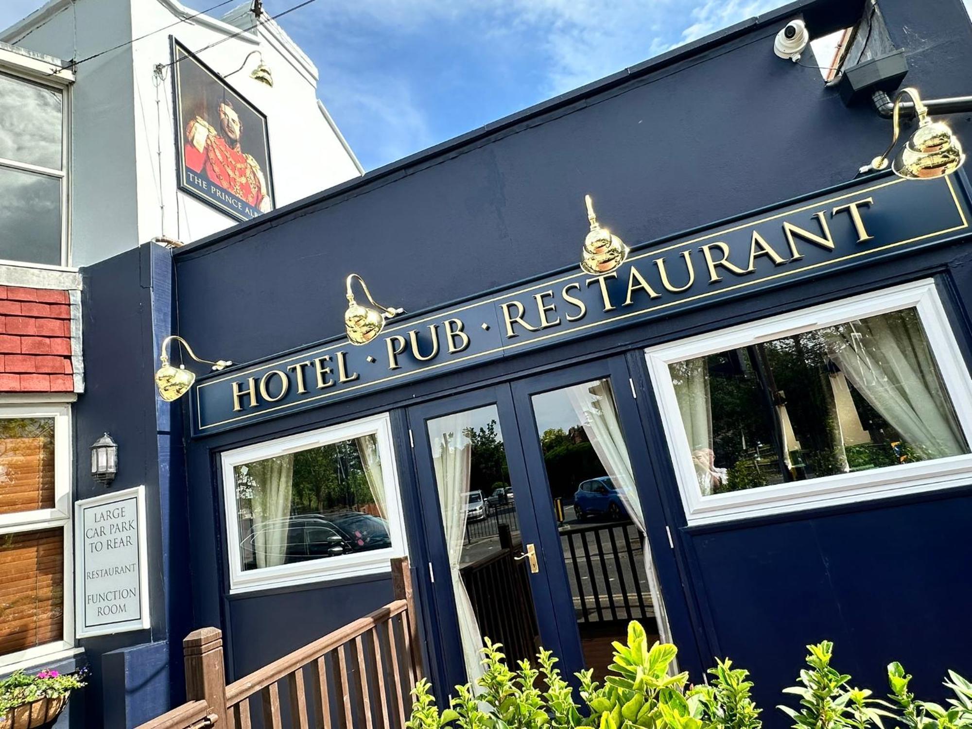The Prince Albert Pub & Hotel Windsor Bagian luar foto