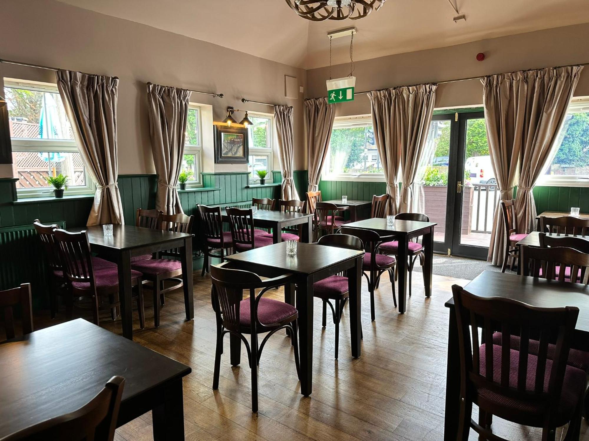 The Prince Albert Pub & Hotel Windsor Bagian luar foto