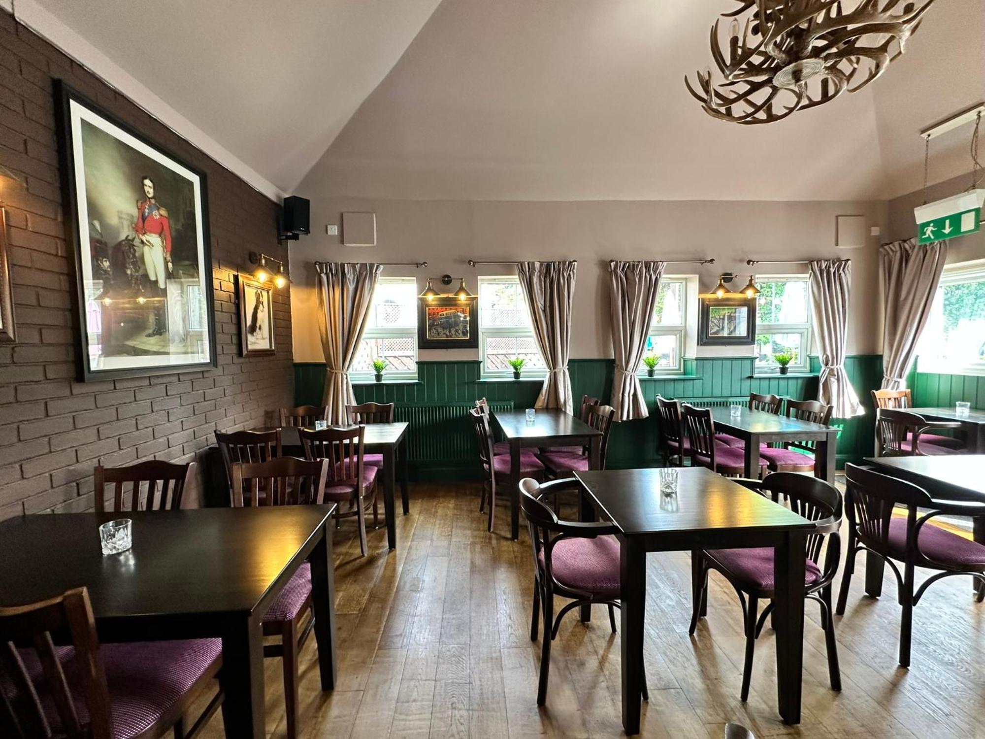 The Prince Albert Pub & Hotel Windsor Bagian luar foto