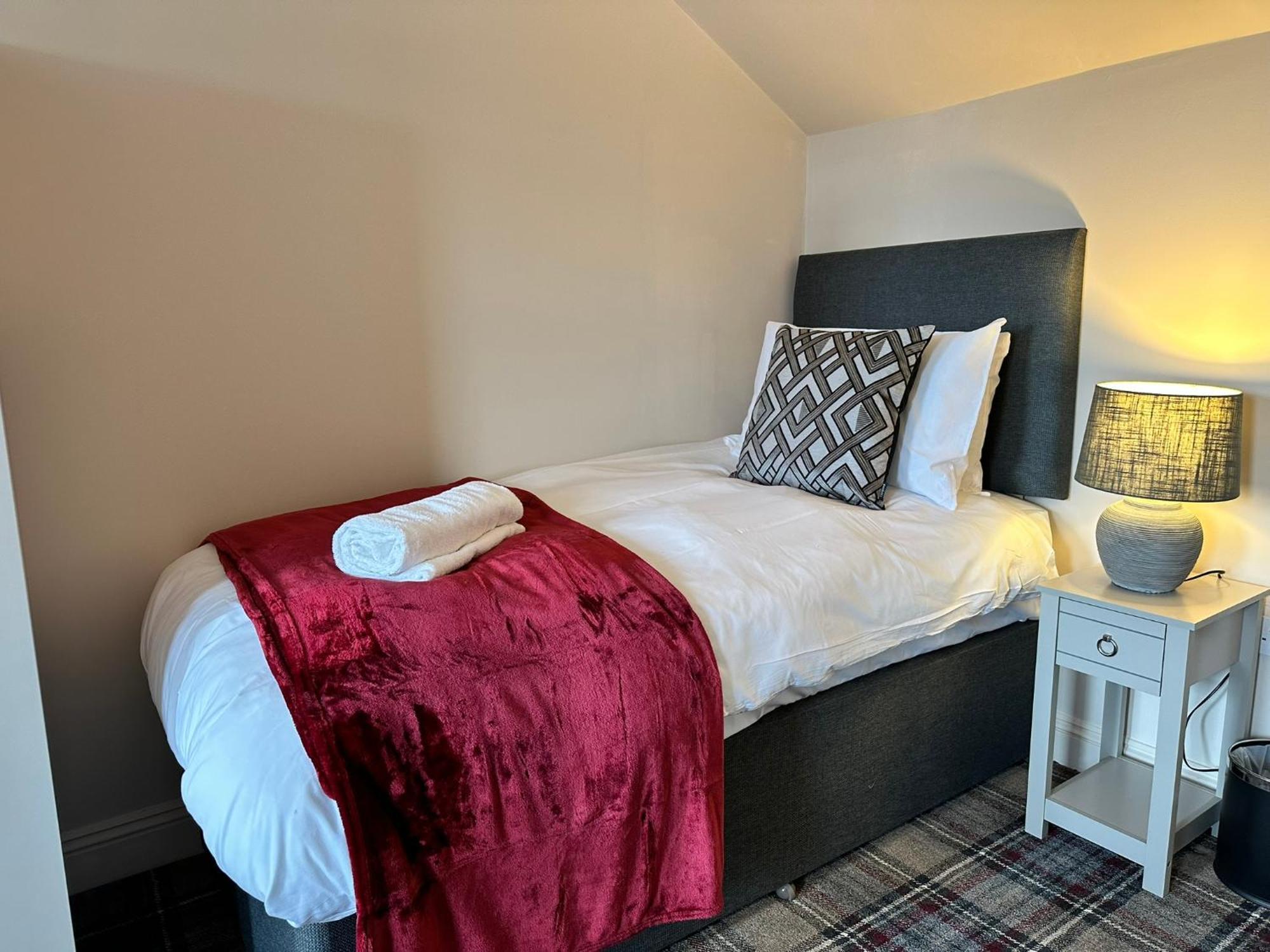The Prince Albert Pub & Hotel Windsor Bagian luar foto