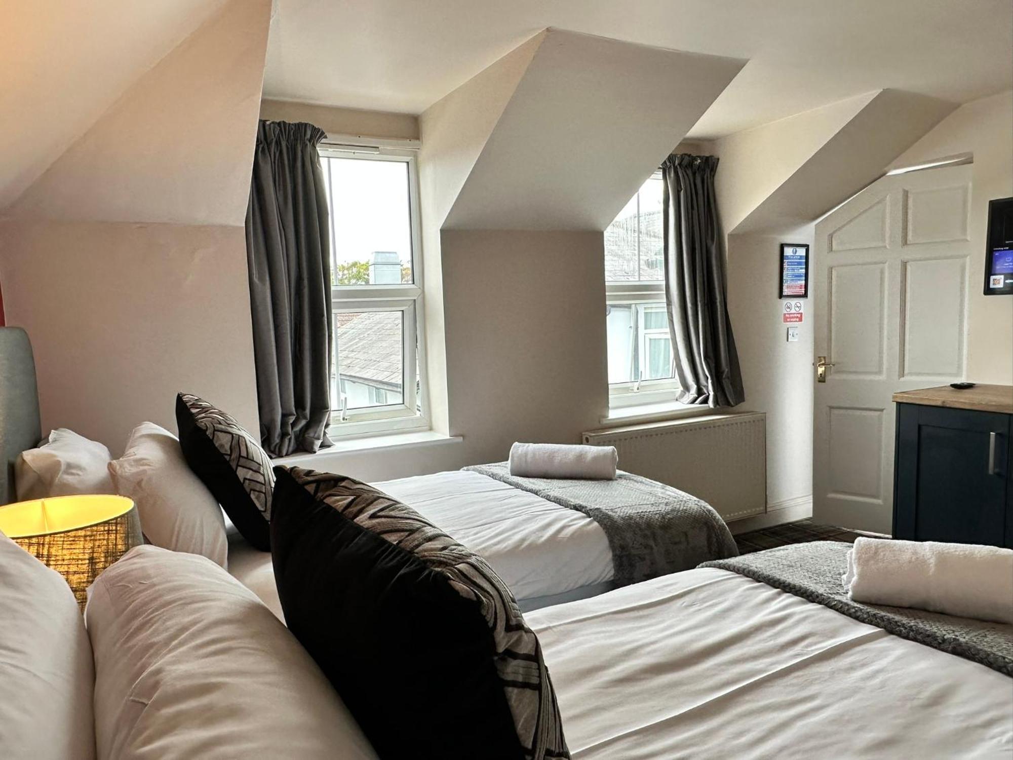 The Prince Albert Pub & Hotel Windsor Bagian luar foto