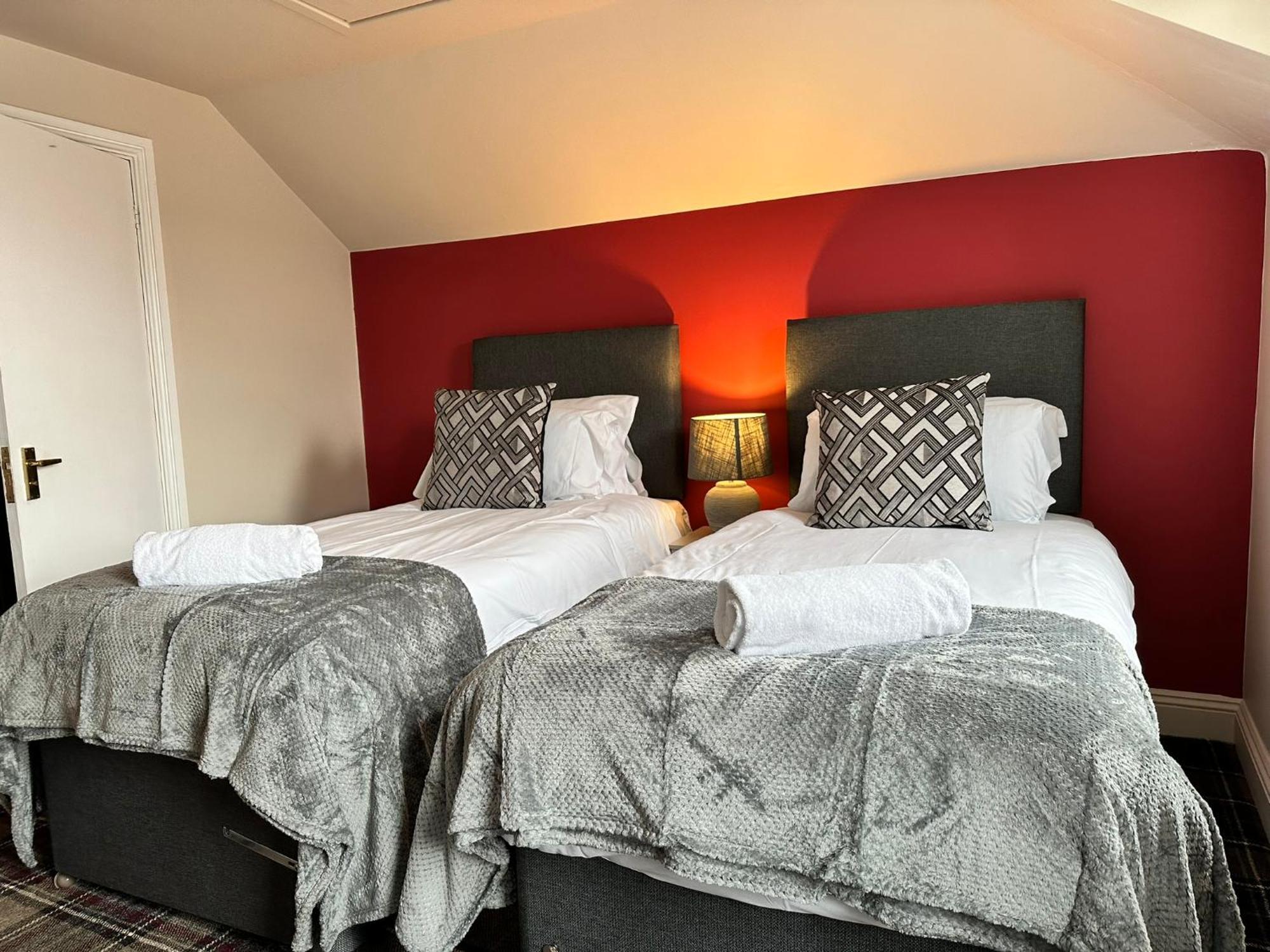 The Prince Albert Pub & Hotel Windsor Bagian luar foto