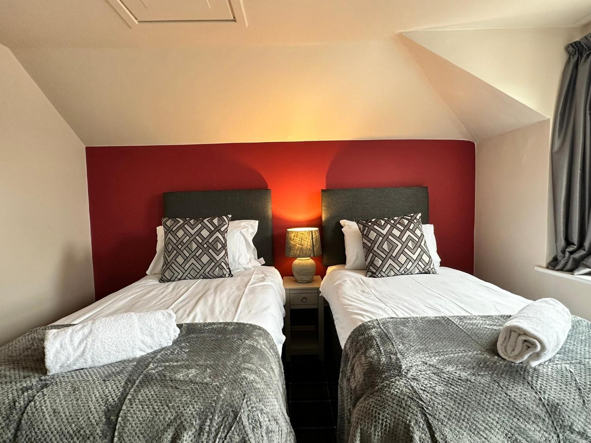 The Prince Albert Pub & Hotel Windsor Bagian luar foto