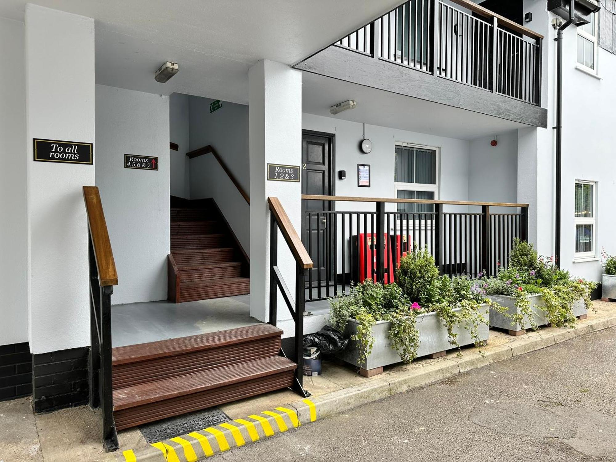 The Prince Albert Pub & Hotel Windsor Bagian luar foto