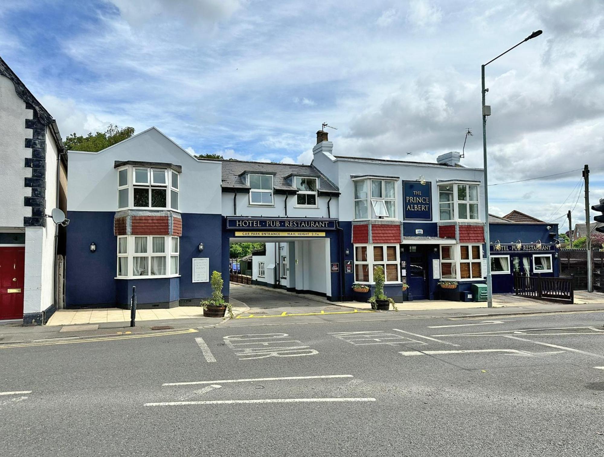 The Prince Albert Pub & Hotel Windsor Bagian luar foto